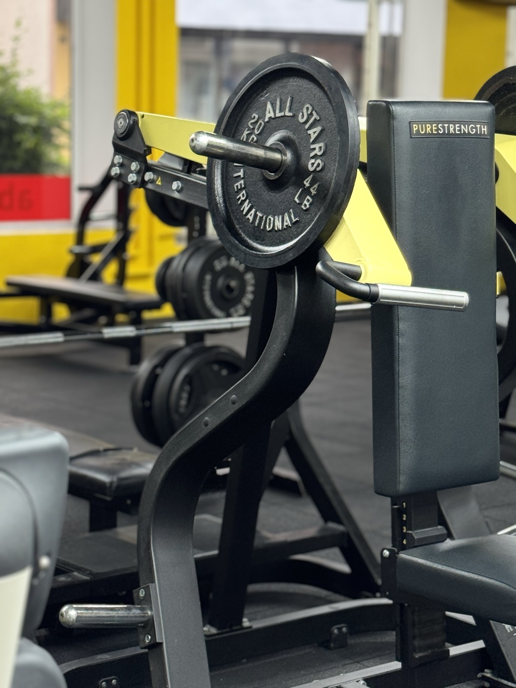 Pure-Strength-Maschine mit ALL STARS Hantelscheiben